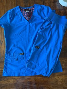 koi Bright Royal Blue V-Neck Scrub Top and Elastic Waist Pants